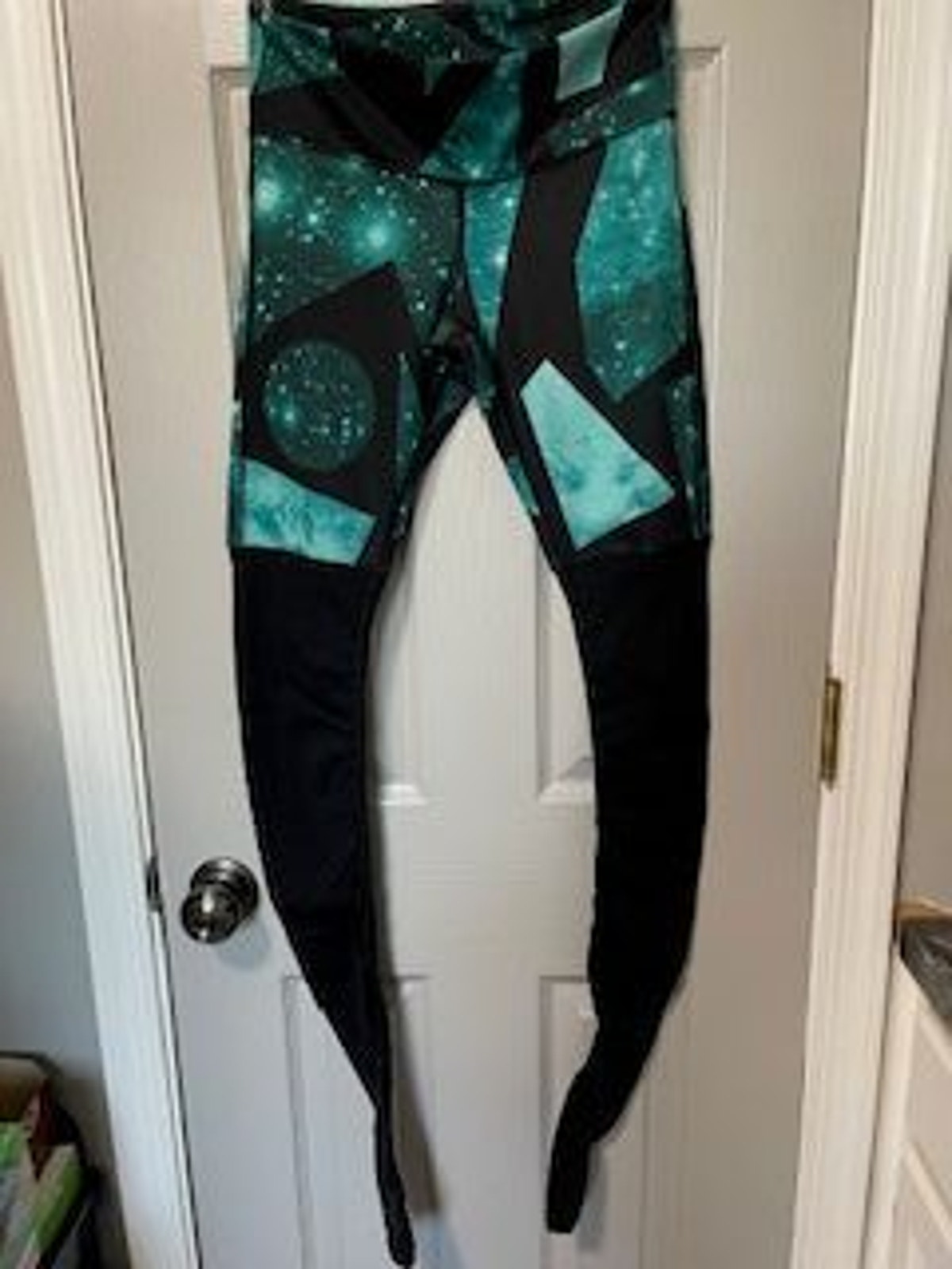 #W14 Pre-Loved Alo Yoga Goddess Galaxy Print Leggings Size Xs